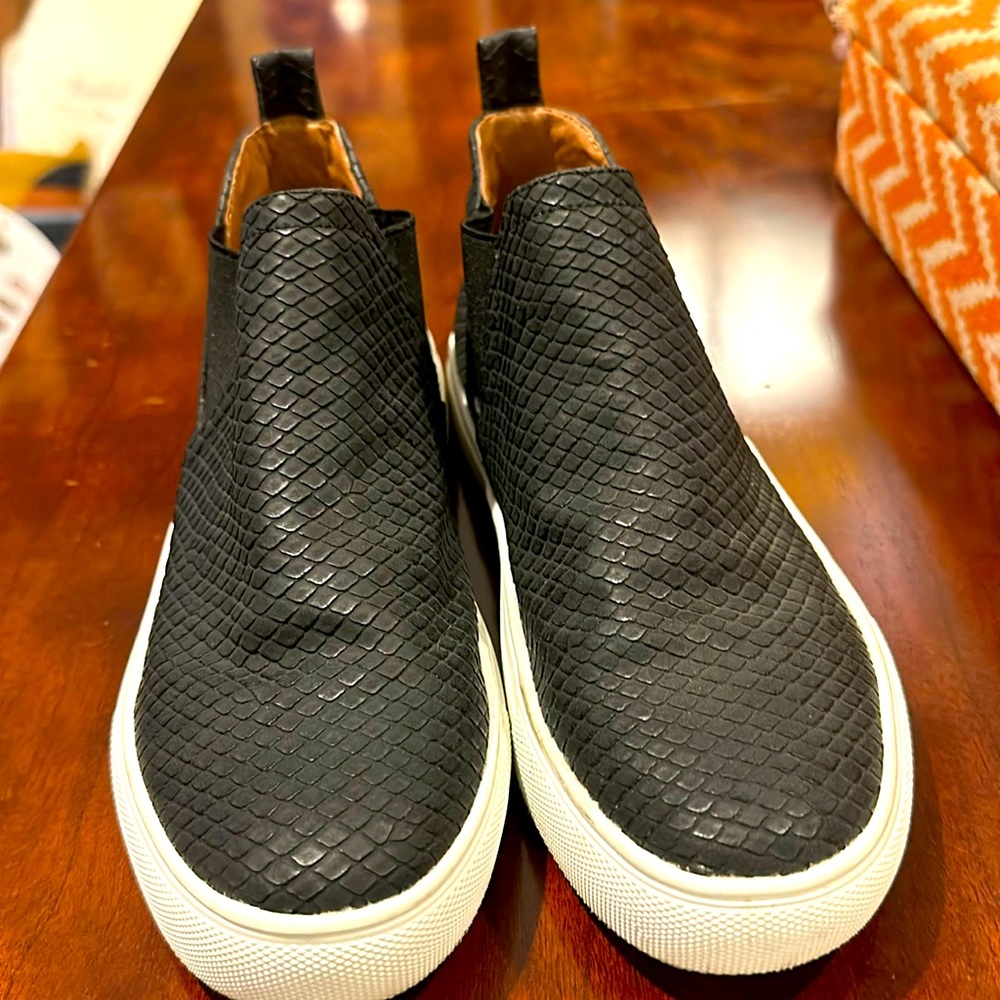 Report high top slip on sneaker in black